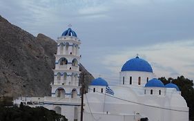 Perissa Centrale Rooms